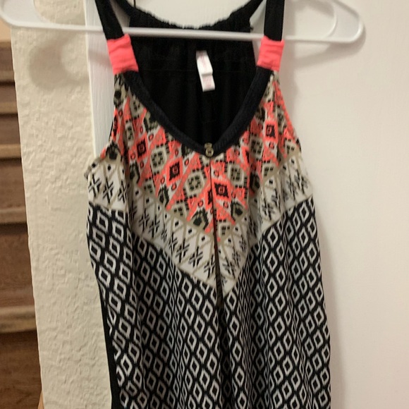 Patterned Tank Top - Picture 4 of 5